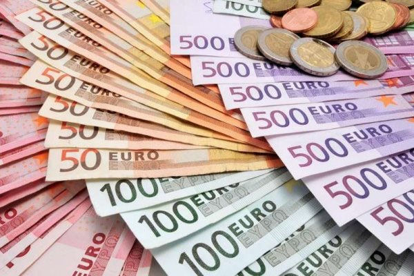 EUR/USD tăng lên 1,1530, mức cao nhất kể từ ngày 22 tháng 4 trong bối cảnh USD liên tục bị bán tháo