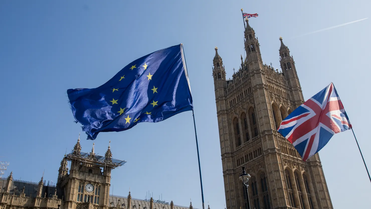 Brexit khiến các doanh nghiệp rời bỏ Vương quốc Anh. Thuế quan EU nặng nề của Trump có thể đưa họ trở lại
