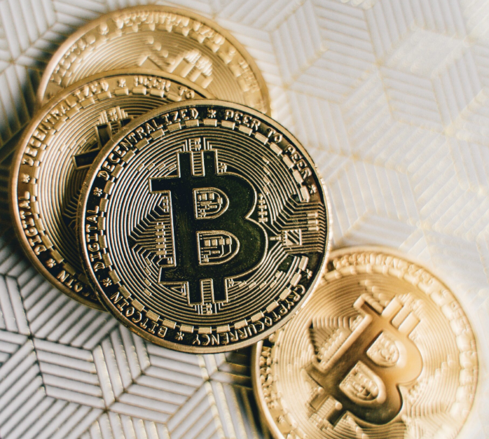 Bitcoin bật lên khỏi ngưỡng hỗ trợ, Solana bước vào vùng quá mua
