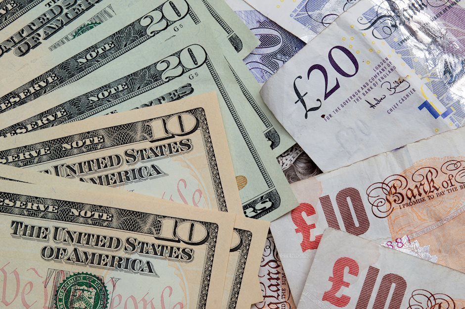 GBP/USD thu hút một số người bán xuống dưới mức 1,3500 do nhu cầu đô la Mỹ tăng trở lại