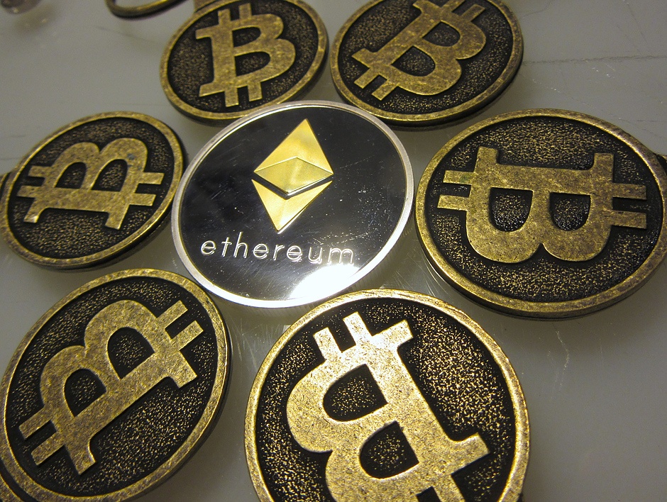 Bitcoin, Ethereum phục hồi trước lệnh hành pháp của Trump cho phép tài sản tiền điện tử trong 401(k)