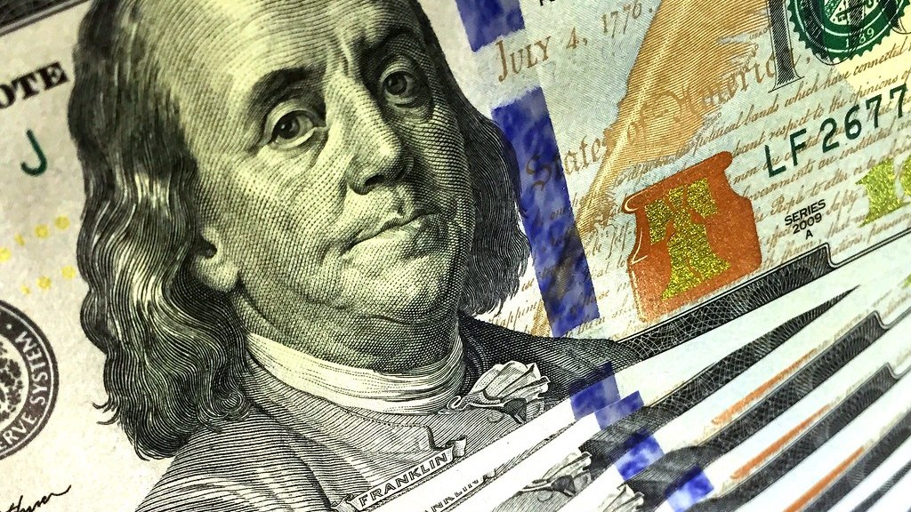Đồng đô la giảm mạnh vào ngày kỷ niệm kết thúc của Bretton Woods