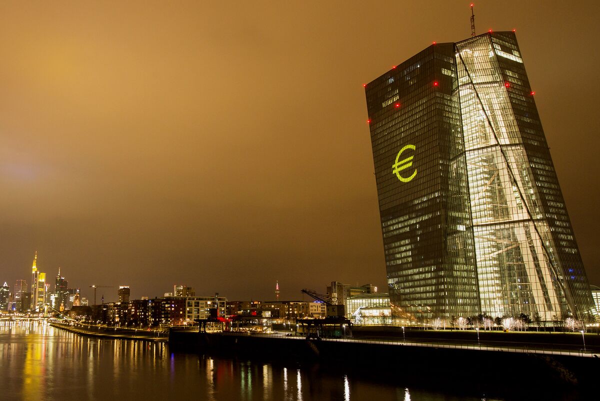 Tờ Monetary Sentinel: ECB không mong đợi thay đổi lãi suất