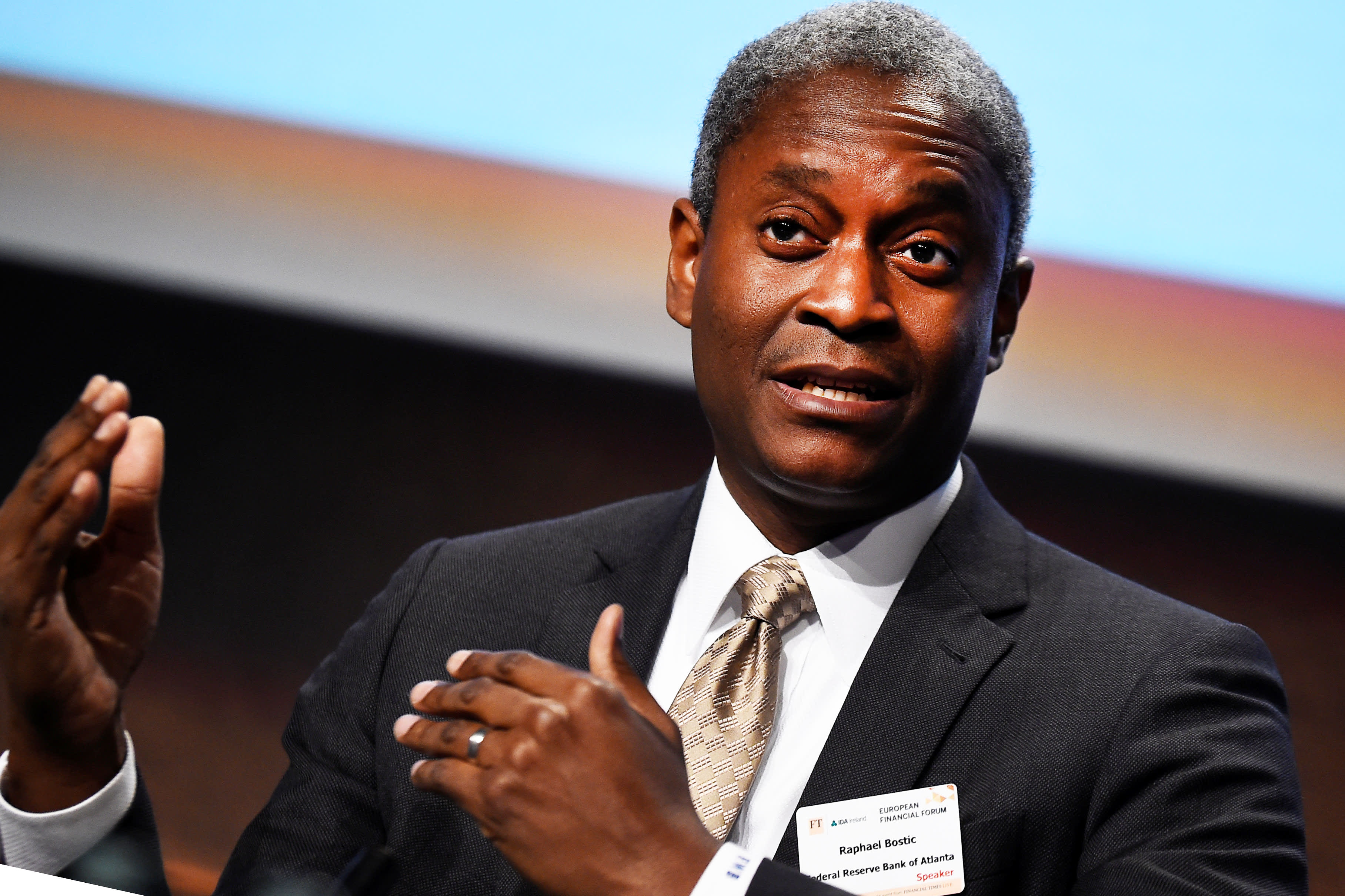 Fed's Bostic: Tôi sẽ cởi mở với việc sử dụng phạm vi mục tiêu lạm phát