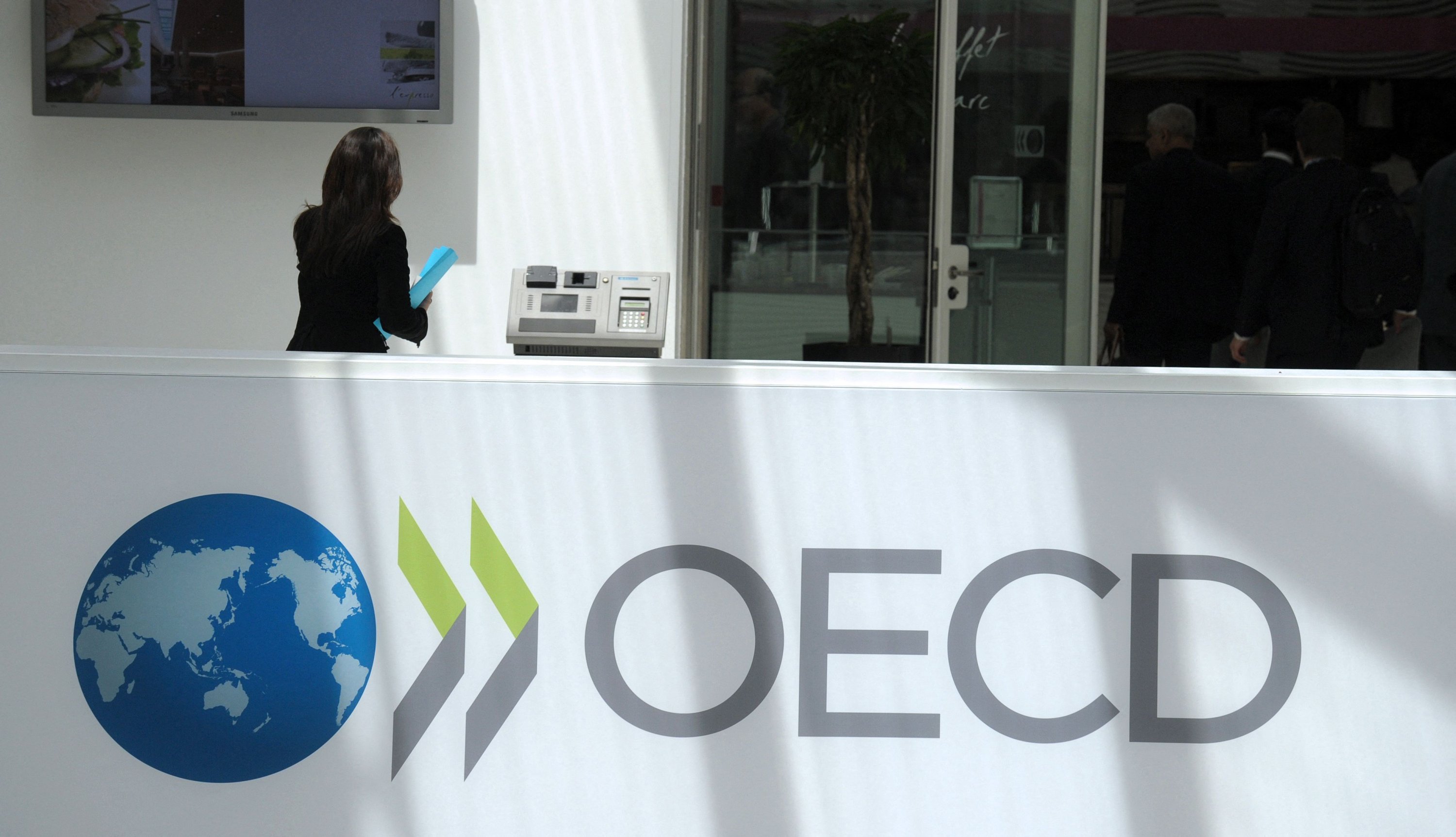 OECD nâng dự báo tăng trưởng toàn cầu lên 3,2% khi các nền kinh tế bất ngờ tăng trưởng