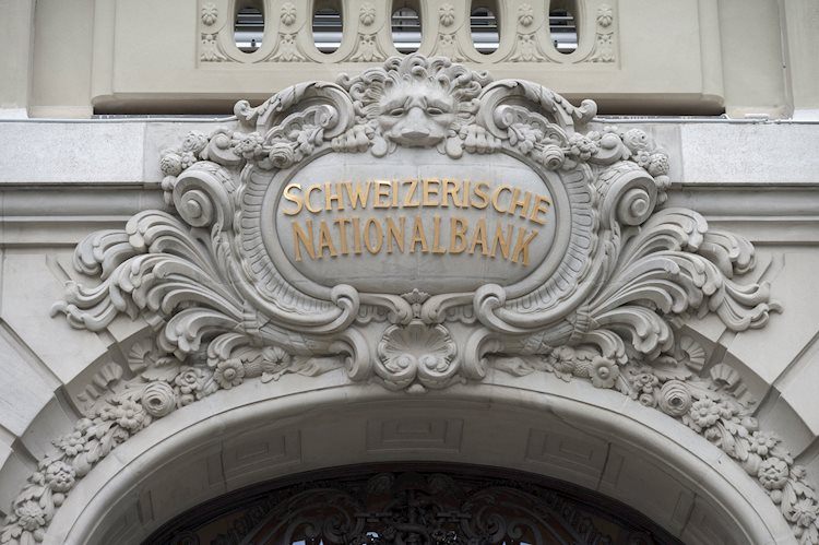 Schlegel của SNB cho biết ông có tiêu chuẩn cao cho lần cắt giảm lãi suất tiếp theo - Bloomberg