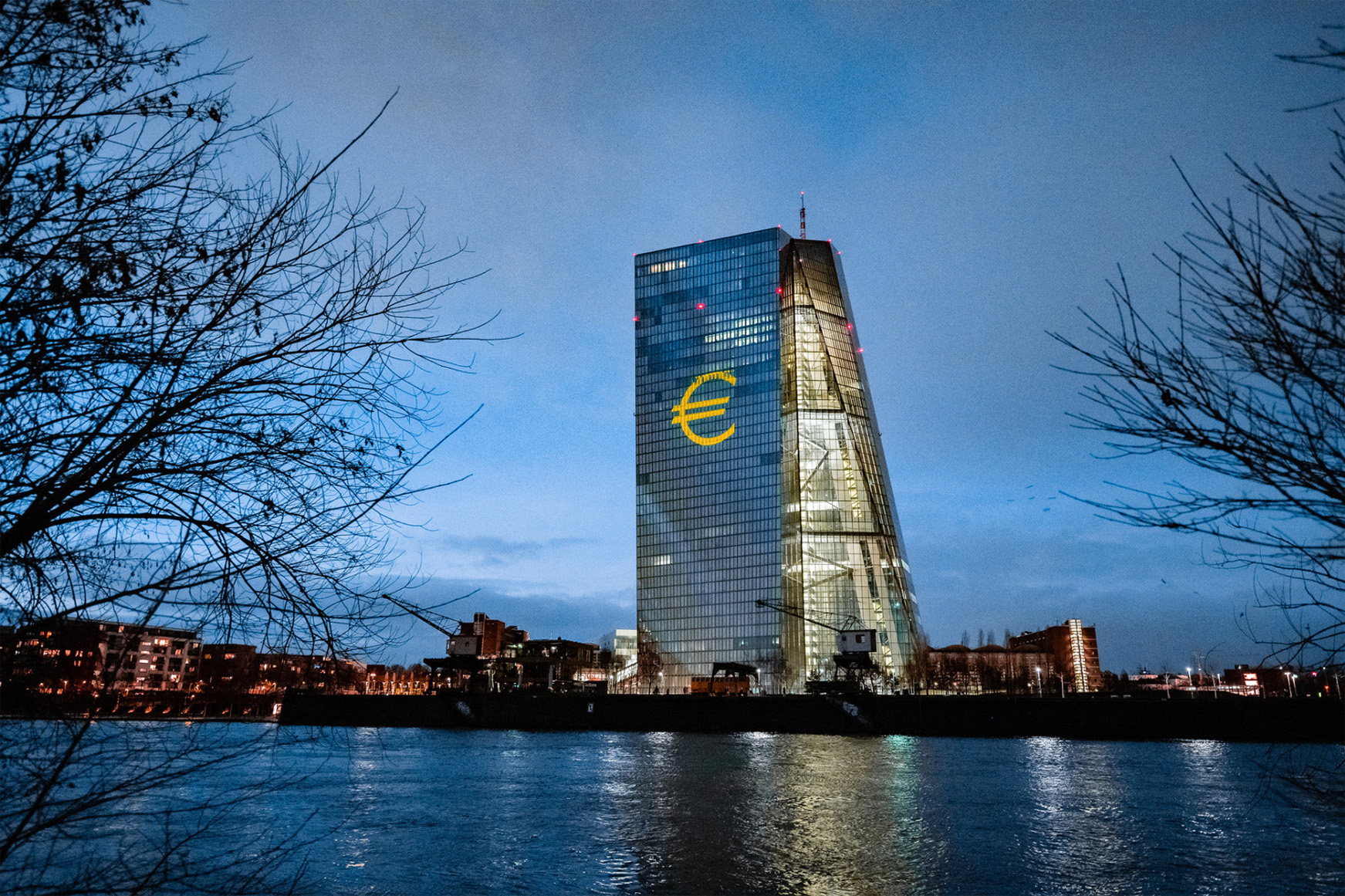 ECB sẽ giữ nguyên lãi suất tiền gửi ở mức 2% vào ngày 30 tháng 10 - Khảo sát của Reuters