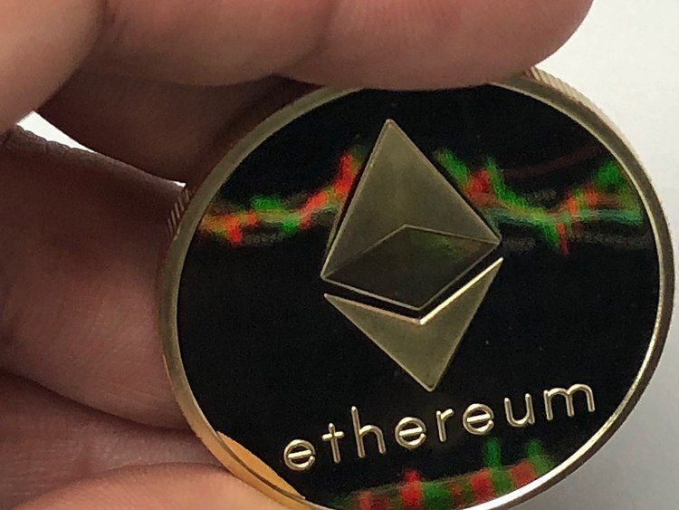 Ethereum đang nhìn chằm chằm vào vực thẳm.
