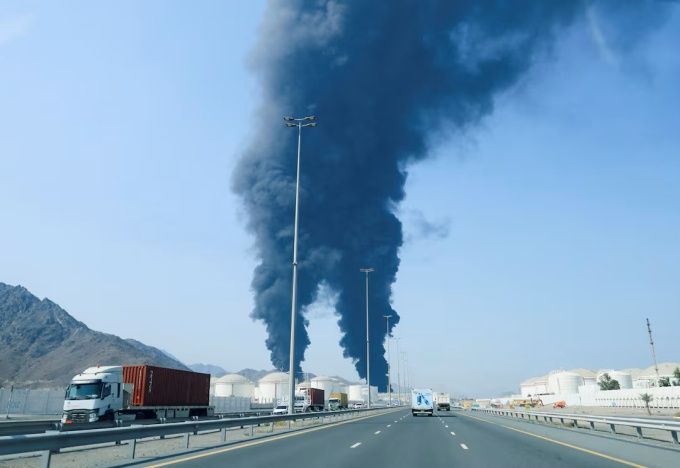 Cảng Fujairah của UAE lại bị ảnh hưởng khi cảng quan trọng này tạm ngừng bốc dỡ dầu – Bloomberg