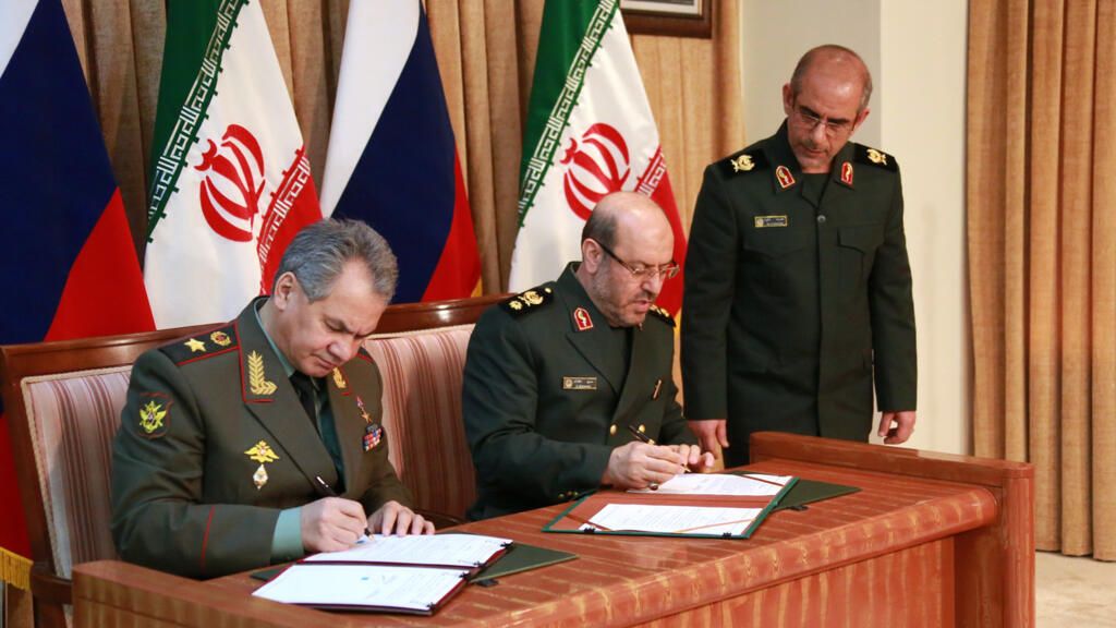 Nga mở rộng hợp tác quân sự với Iran - WSJ