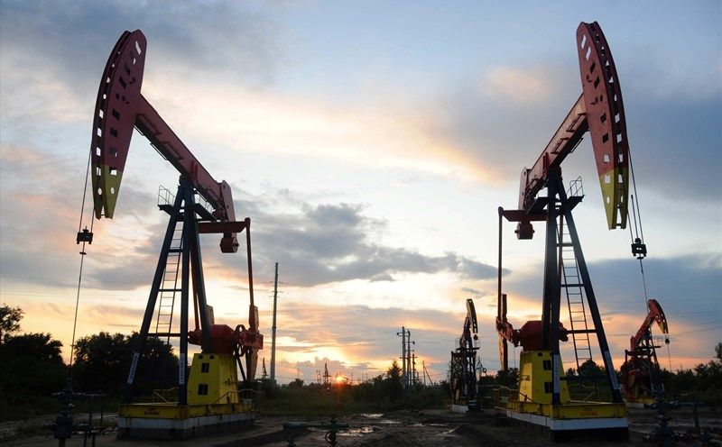 Phiên giao dịch châu Á mở cửa: Chênh lệch giá Brent - WTI biến cú sốc dầu mỏ thành một thảm họa khu vực.