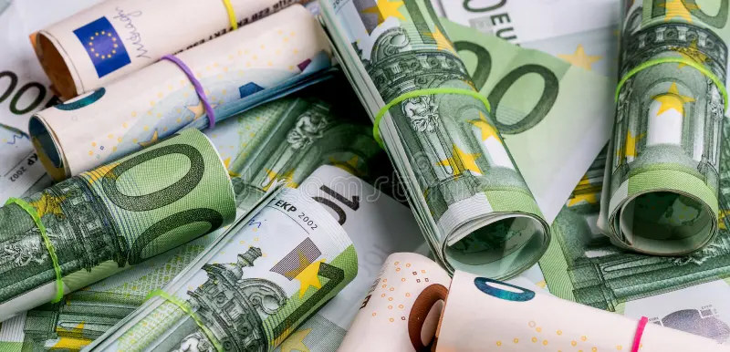 ECB "Giữ Chân" Lãi Suất: Không Vội Tăng Giữa Bão Lạm Phát Iran!