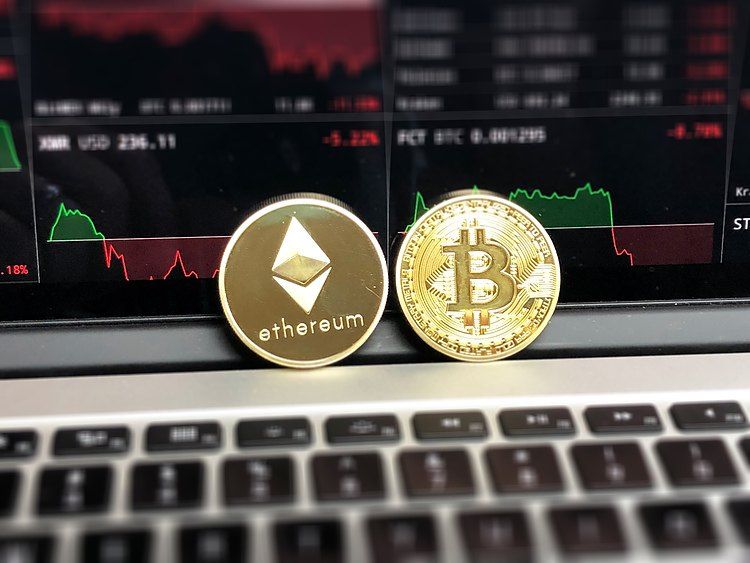 Bitcoin phá vỡ kênh phân phối, Ethereum không thể lấy lại được sự hỗ trợ.