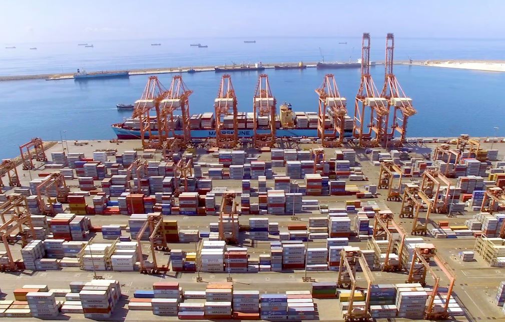 Cảng Mina al Fahal của Oman tạm ngừng bốc dỡ dầu sau vụ tấn công bằng máy bay không người lái