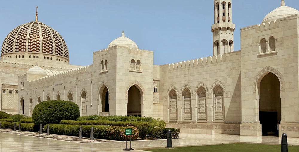 Oman bác bỏ những lo ngại về thiệt hại trên eo biển Hormuz.