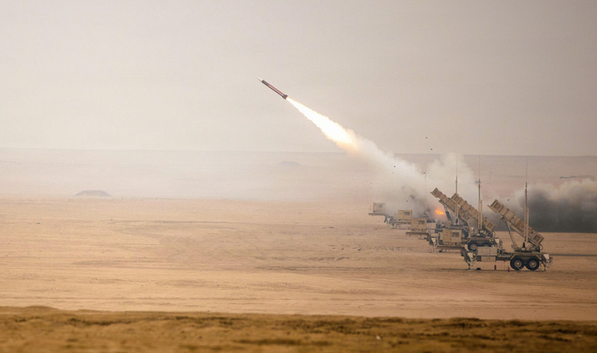 Quân đội Kuwait báo cáo về vụ tấn công bằng tên lửa và máy bay không người lái.