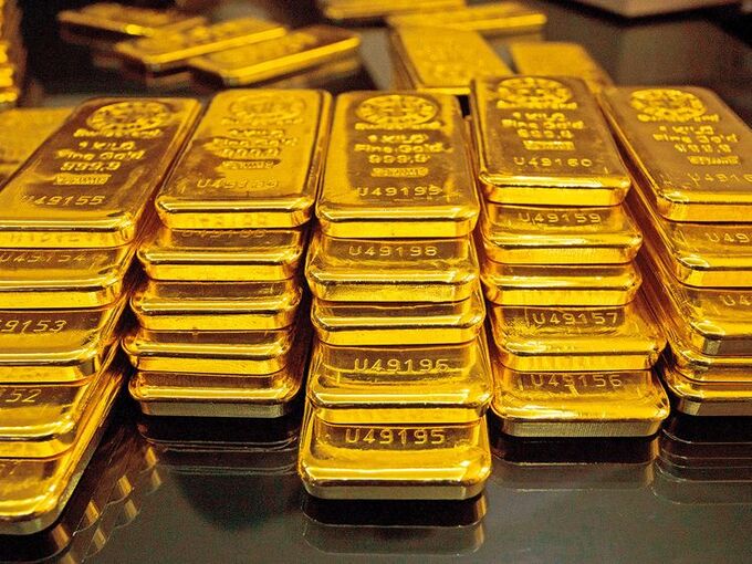 Giá vàng giảm xuống gần 4.250 USD khi Cục Dự trữ Liên bang (Fed) giữ nguyên lãi suất nhưng báo hiệu khả năng tăng lãi suất trong năm nay.