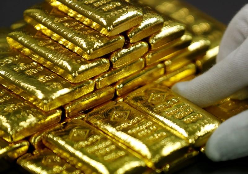 Giá vàng giảm xuống gần 4.050 USD trong bối cảnh đàm phán Mỹ - Iran không chắc chắn.