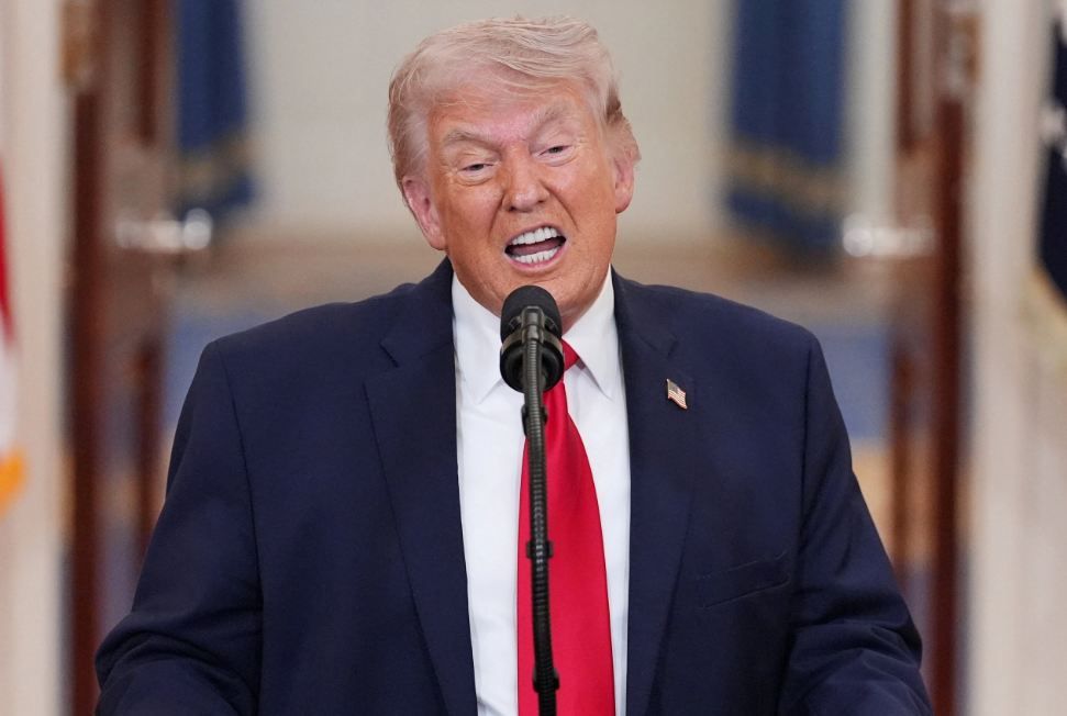 Tổng thống Mỹ Donald Trump tuyên bố "chiến dịch kinh tế mạnh mẽ" nhằm vào Iran.