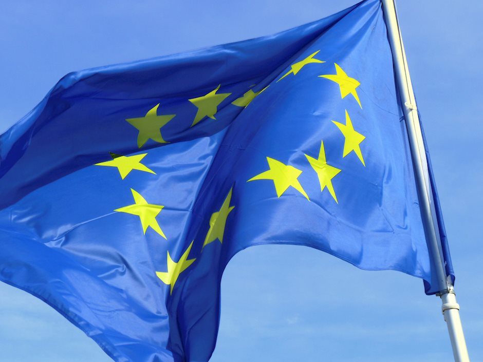 Sản lượng công nghiệp khu vực Eurozone vẫn ổn định trong tháng 6 so với dự báo -0,1%.