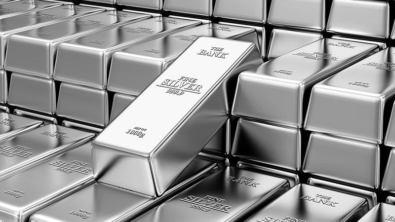 Giá bạc giảm xuống gần 65,00 USD khi giá dầu phục hồi làm dấy lên lo ngại về lạm phát.