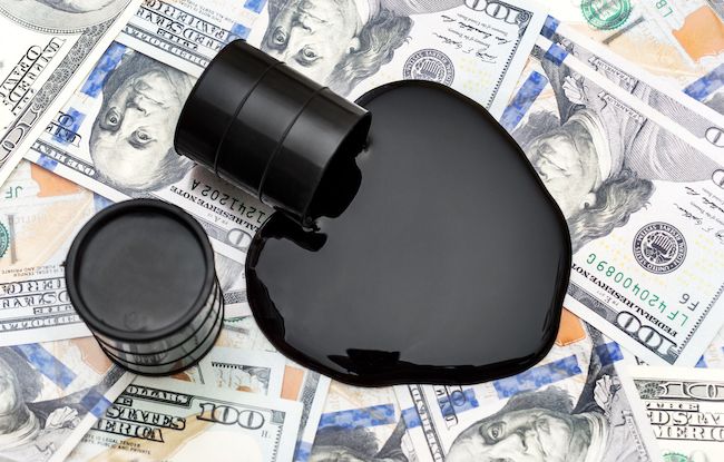 Giá dầu WTI giảm nhẹ so với mức cao nhất trong ngày 