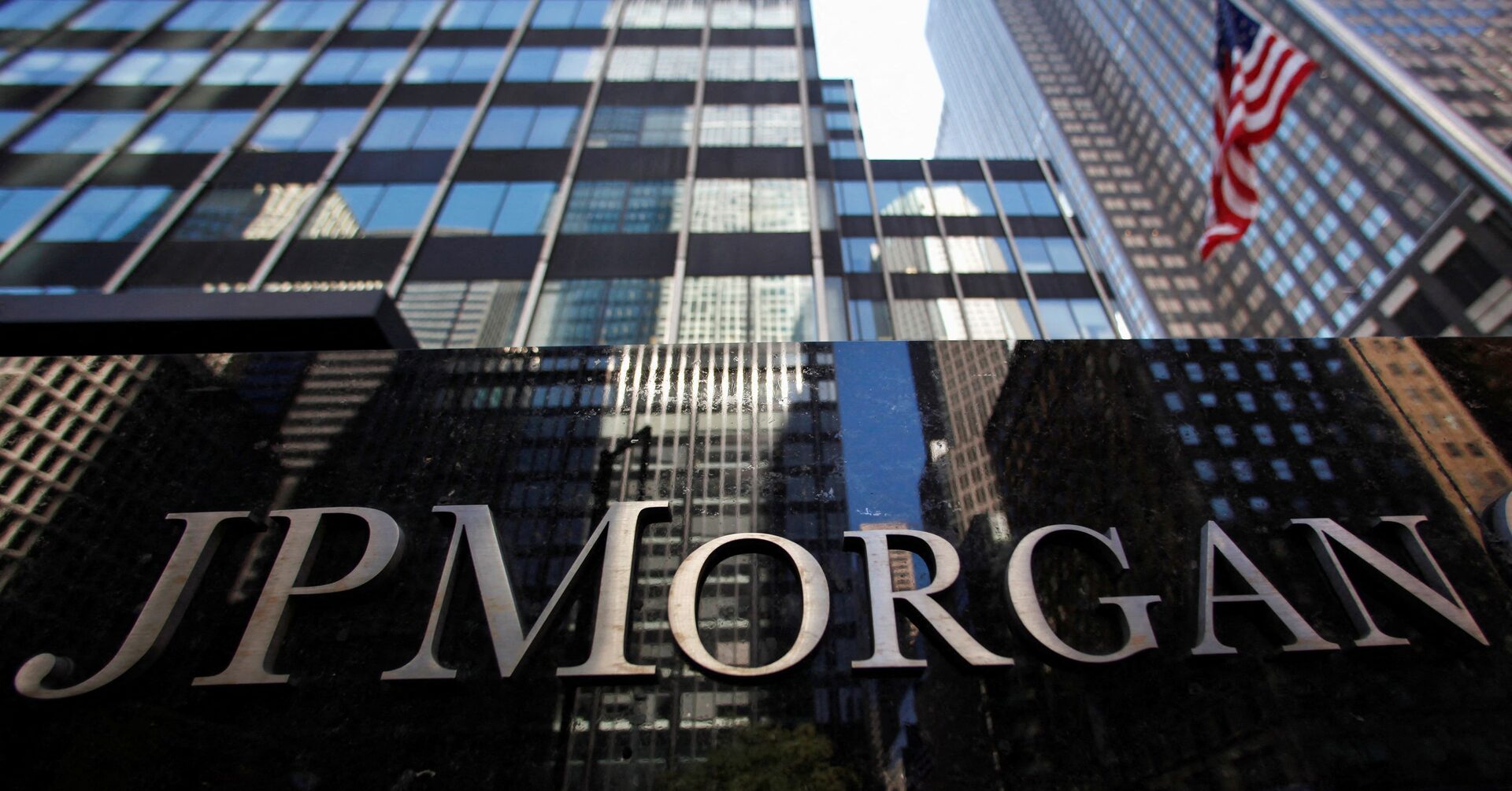 JPMorgan chấm dứt quan hệ ngân hàng với Polymarket do lo ngại về vấn đề pháp lý.