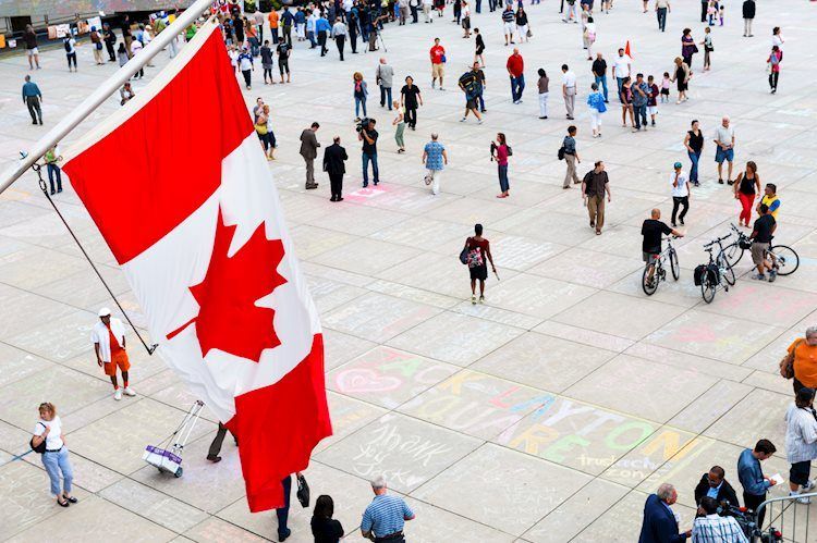 Nền kinh tế Canada gây bất ngờ với mức tăng trưởng 0,8% trong quý thứ hai.