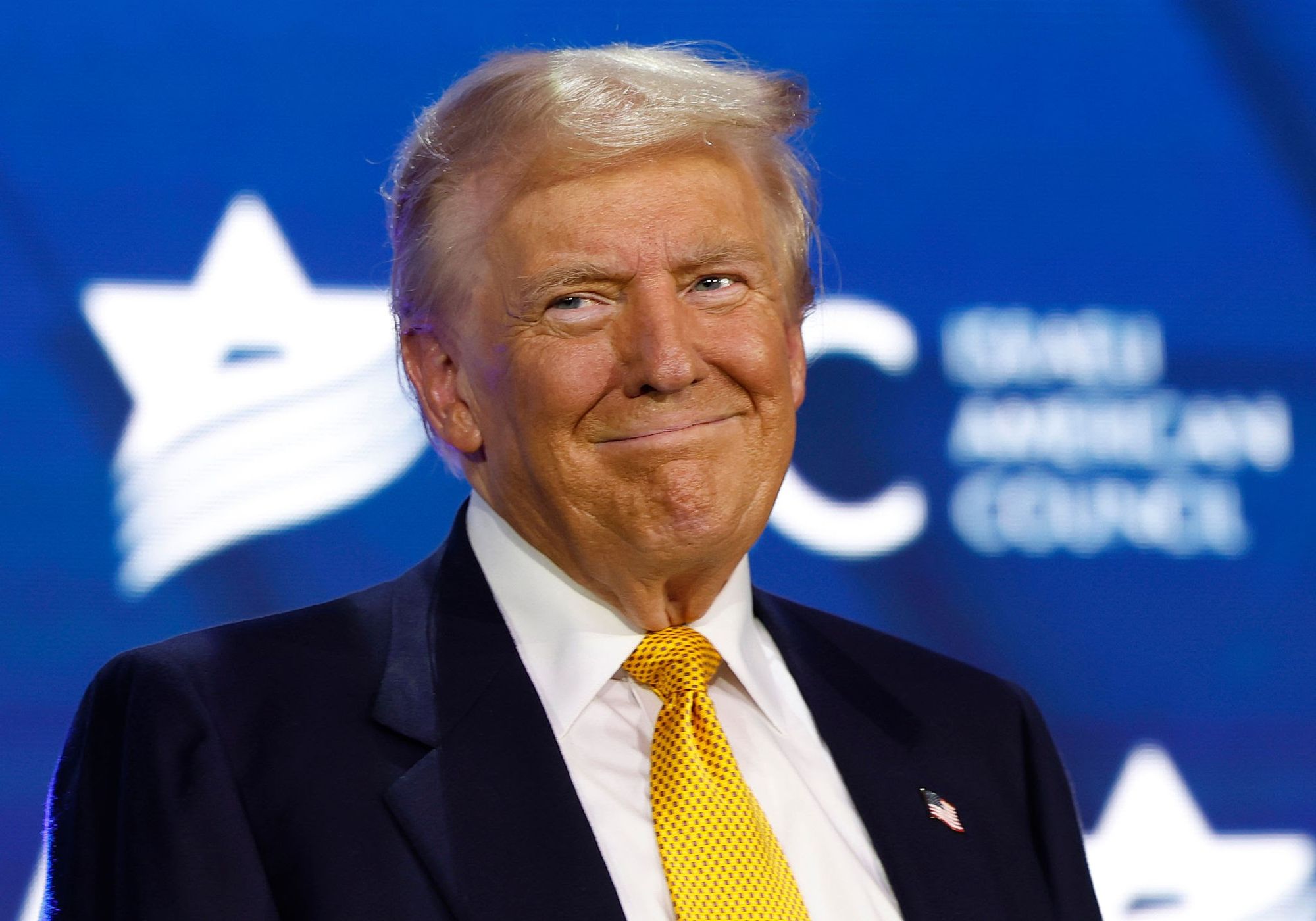 Tổng thống Mỹ Trump: Warsh rất tuyệt vời và tôi sẽ không chỉ trích ông ấy.