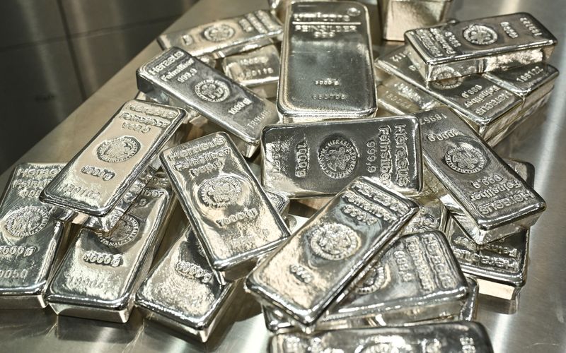 Ngành bạc cần thêm 39,9 triệu ounce tiền xu trong năm nay.