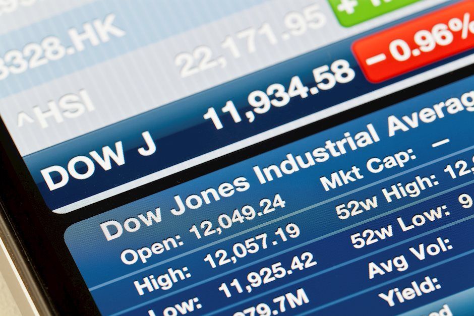 Chỉ số Dow Jones Industrial Average giảm điểm sau đợt tăng vừa qua khi sản lượng công nghiệp chững lại.