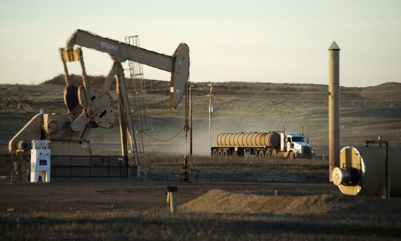 Cẩm nang giao dịch dầu thô toàn diện: WTI vs. Brent, cơ chế Rollover và tác động vĩ mô từ EIA/OPEC+