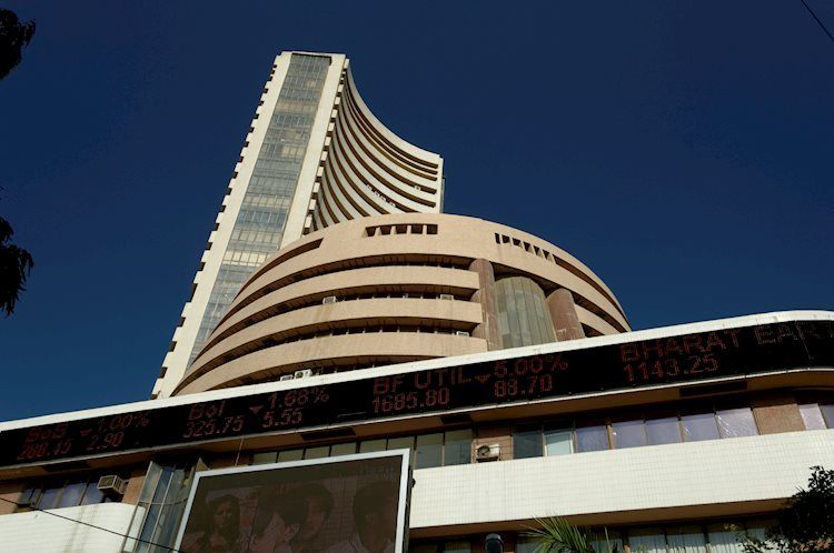Thị trường chứng khoán hôm nay: Nifty và Sensex chuẩn bị khởi đầu thận trọng vào thứ Sáu